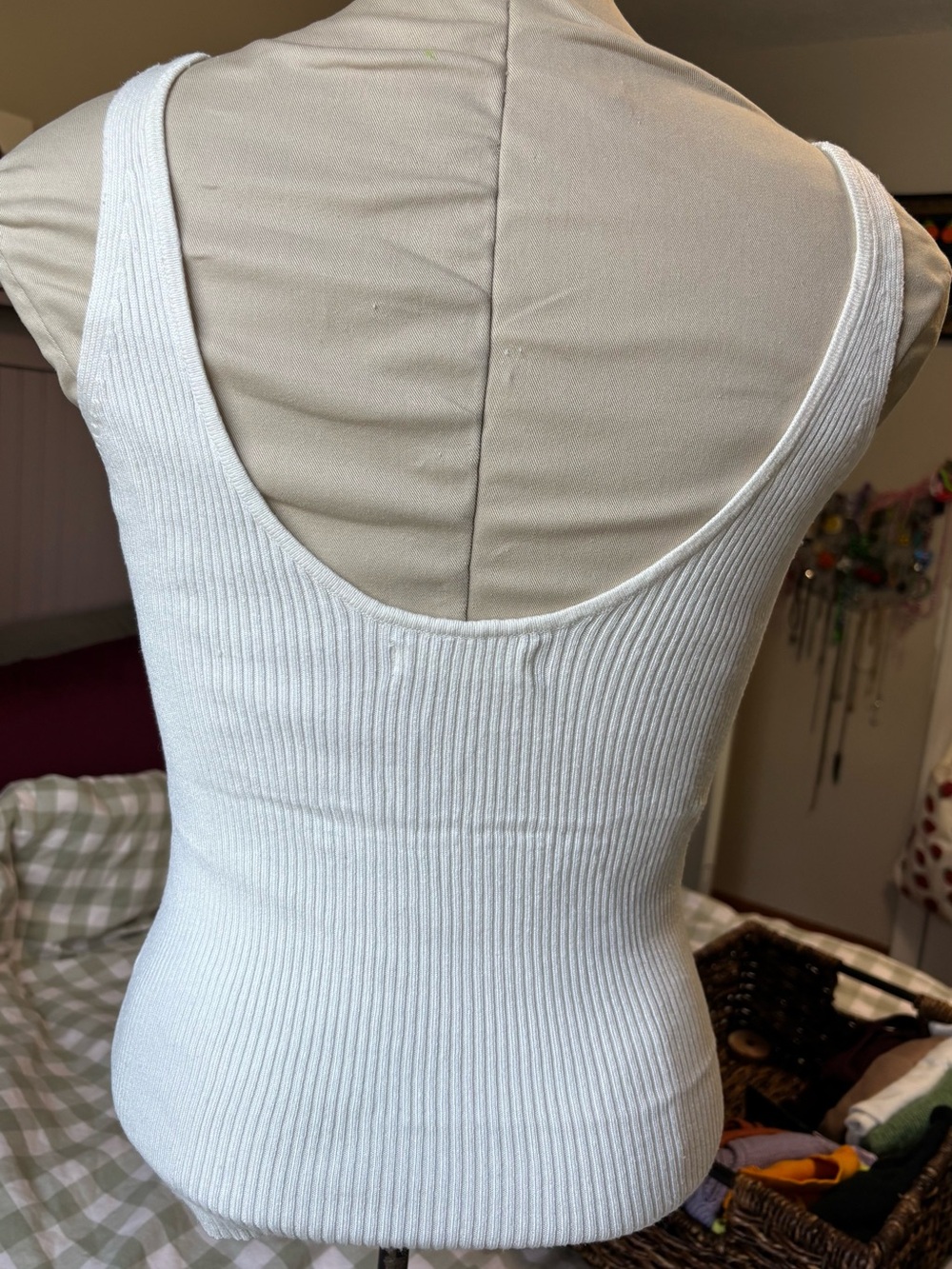 Mango Cream Ribbed V-Neck Tank Top - Picture 2 of 4